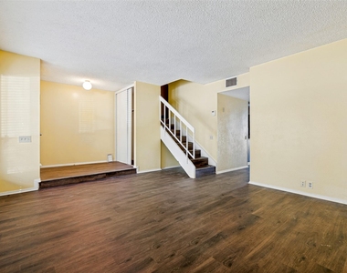 11916 Leisure Drive - Photo Thumbnail 8