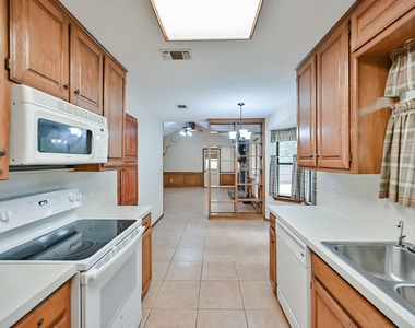 104 Hilltop Drive - Photo Thumbnail 4