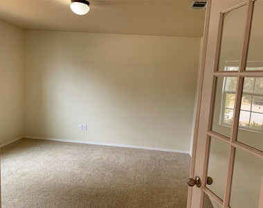 3208 Sadie Trail - Photo Thumbnail 4