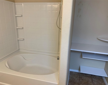 3208 Sadie Trail - Photo Thumbnail 12