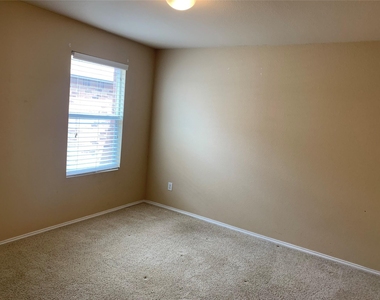 3208 Sadie Trail - Photo Thumbnail 6