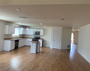3208 Sadie Trail - Photo Thumbnail 3
