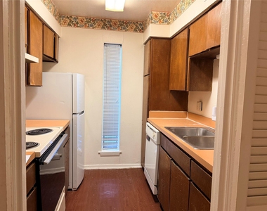 12888 Montfort Drive - Photo Thumbnail 2