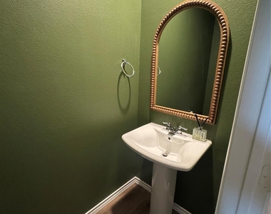 6104 Primrose Road - Photo Thumbnail 9