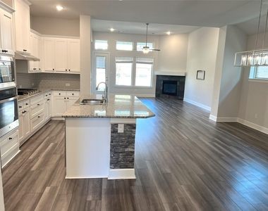 352 Foxthorne Way - Photo Thumbnail 4