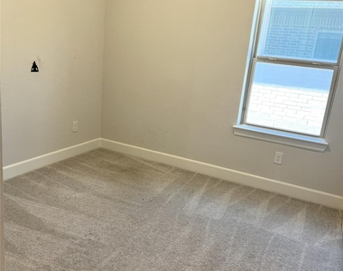 352 Foxthorne Way - Photo Thumbnail 18