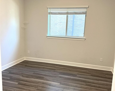 352 Foxthorne Way - Photo Thumbnail 11