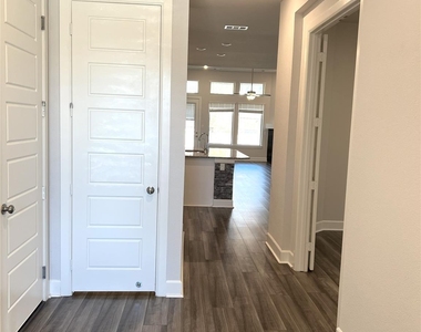 352 Foxthorne Way - Photo Thumbnail 2