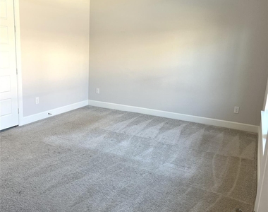 352 Foxthorne Way - Photo Thumbnail 12
