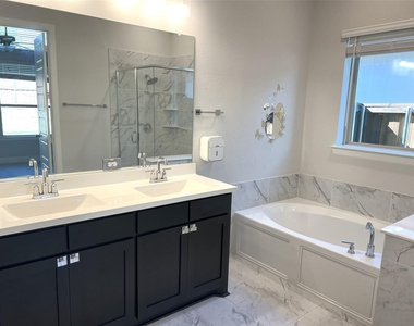 352 Foxthorne Way - Photo Thumbnail 14