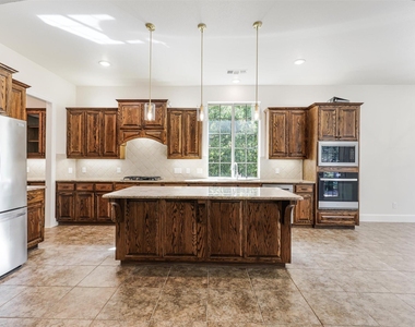 800 Camden Way - Photo Thumbnail 8