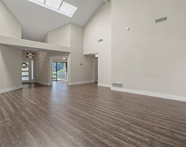 5509 Anglebluff Place - Photo Thumbnail 6