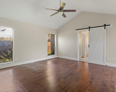 5509 Anglebluff Place - Photo Thumbnail 13