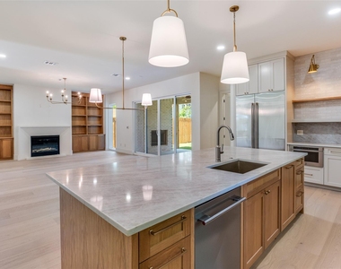 4207 Bonham Street - Photo Thumbnail 6