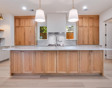 4207 Bonham Street - Photo Thumbnail 3