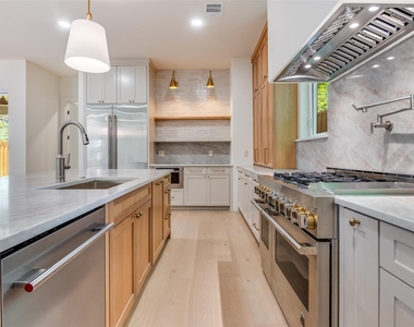 4207 Bonham Street - Photo Thumbnail 4