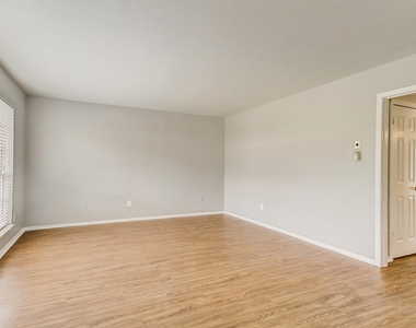 2200 W Lowden Street - Photo Thumbnail 5