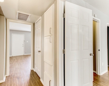 2200 W Lowden Street - Photo Thumbnail 14