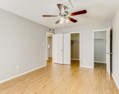2200 W Lowden Street - Photo Thumbnail 8
