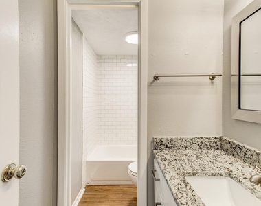 2200 W Lowden Street - Photo Thumbnail 12