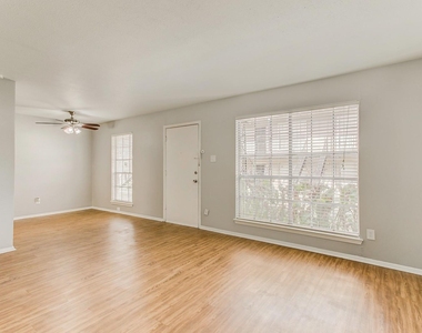 2200 W Lowden Street - Photo Thumbnail 4
