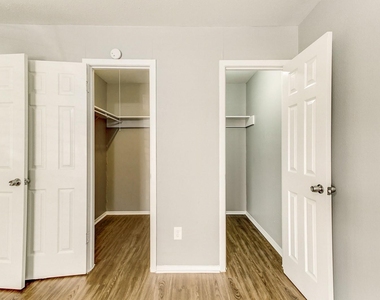 2200 W Lowden Street - Photo Thumbnail 9