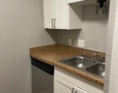 2200 W Lowden Street - Photo Thumbnail 2
