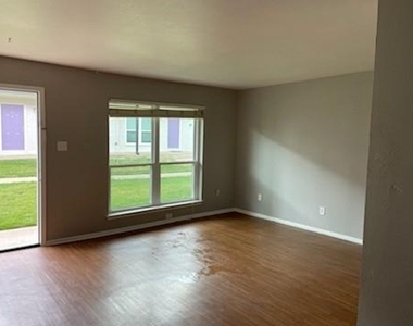 2200 W Lowden Street - Photo Thumbnail 7