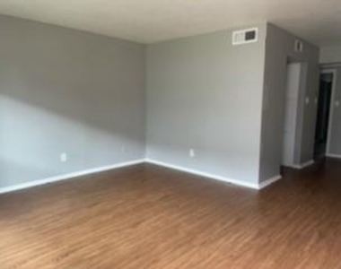 2200 W Lowden Street - Photo Thumbnail 5