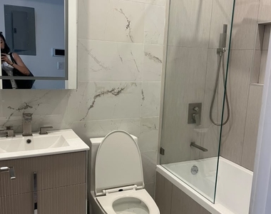105 Berry Street - Photo Thumbnail 6