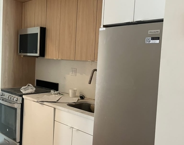 105 Berry Street - Photo Thumbnail 1