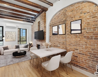 105 Berry Street - Photo Thumbnail 4