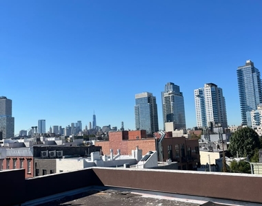 105 Berry Street - Photo Thumbnail 12