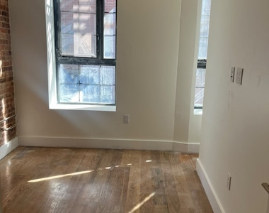 105 Berry Street - Photo Thumbnail 3