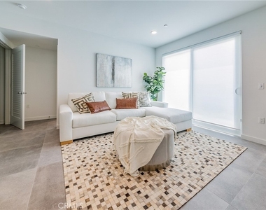 214 S Westmoreland - Photo Thumbnail 12