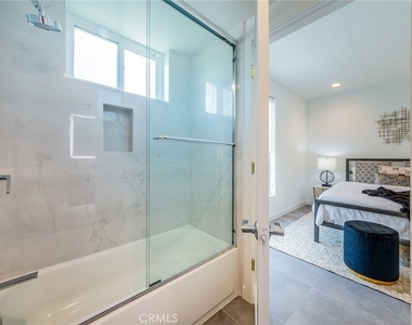 214 S Westmoreland - Photo Thumbnail 2