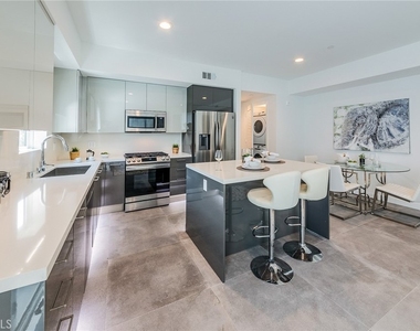 214 S Westmoreland - Photo Thumbnail 20