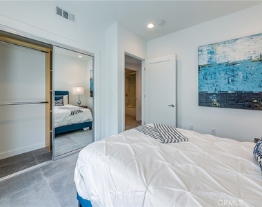 214 S Westmoreland - Photo Thumbnail 8