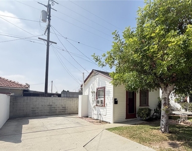 3817 Ivar Avenue - Photo Thumbnail 2