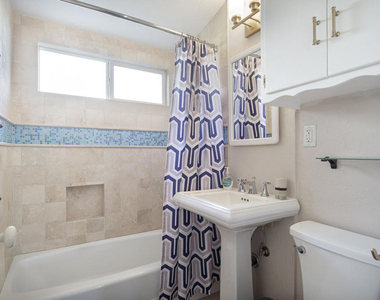 207 Rossmore Drive - Photo Thumbnail 12