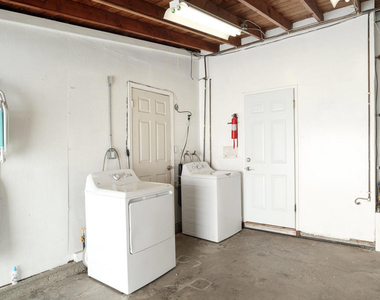 207 Rossmore Drive - Photo Thumbnail 15