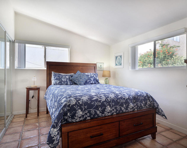 207 Rossmore Drive - Photo Thumbnail 13
