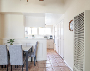 207 Rossmore Drive - Photo Thumbnail 4