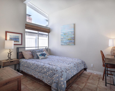 207 Rossmore Drive - Photo Thumbnail 7