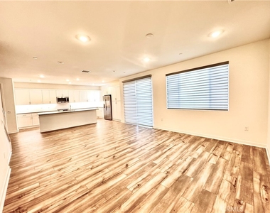 5826 Walden Ct - Photo Thumbnail 4