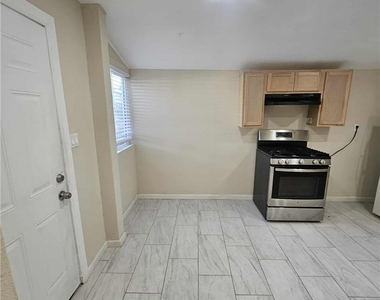 814 E E Street - Photo Thumbnail 5