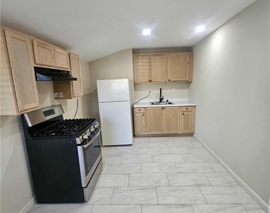 814 E E Street - Photo Thumbnail 6