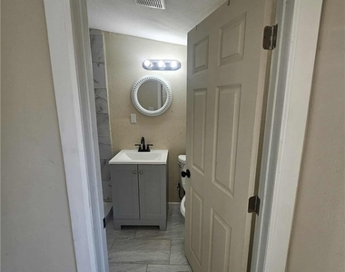 814 E E Street - Photo Thumbnail 10