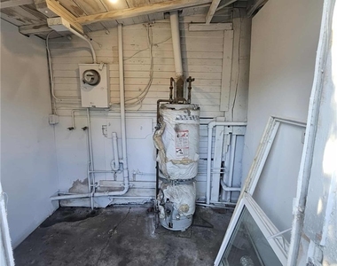 814 E E Street - Photo Thumbnail 3