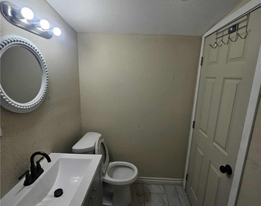 814 E E Street - Photo Thumbnail 12